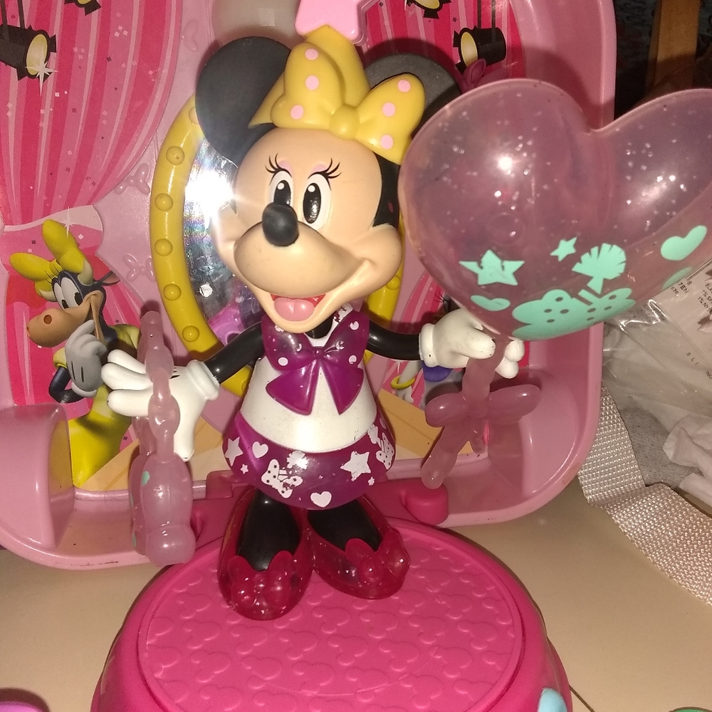 Minnie mouse and bow-tique